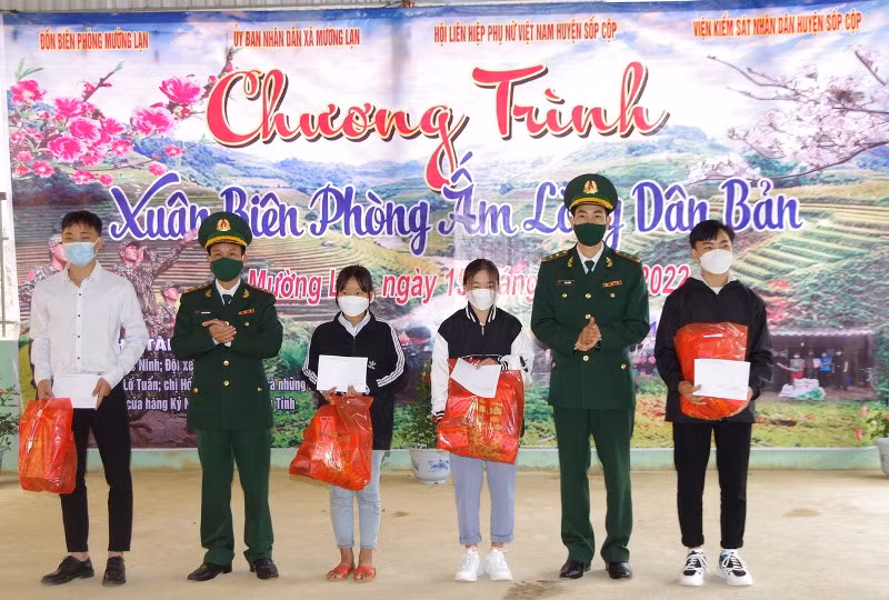 Xuân biên phòng ấm lòng dân bản Pu Hao -0