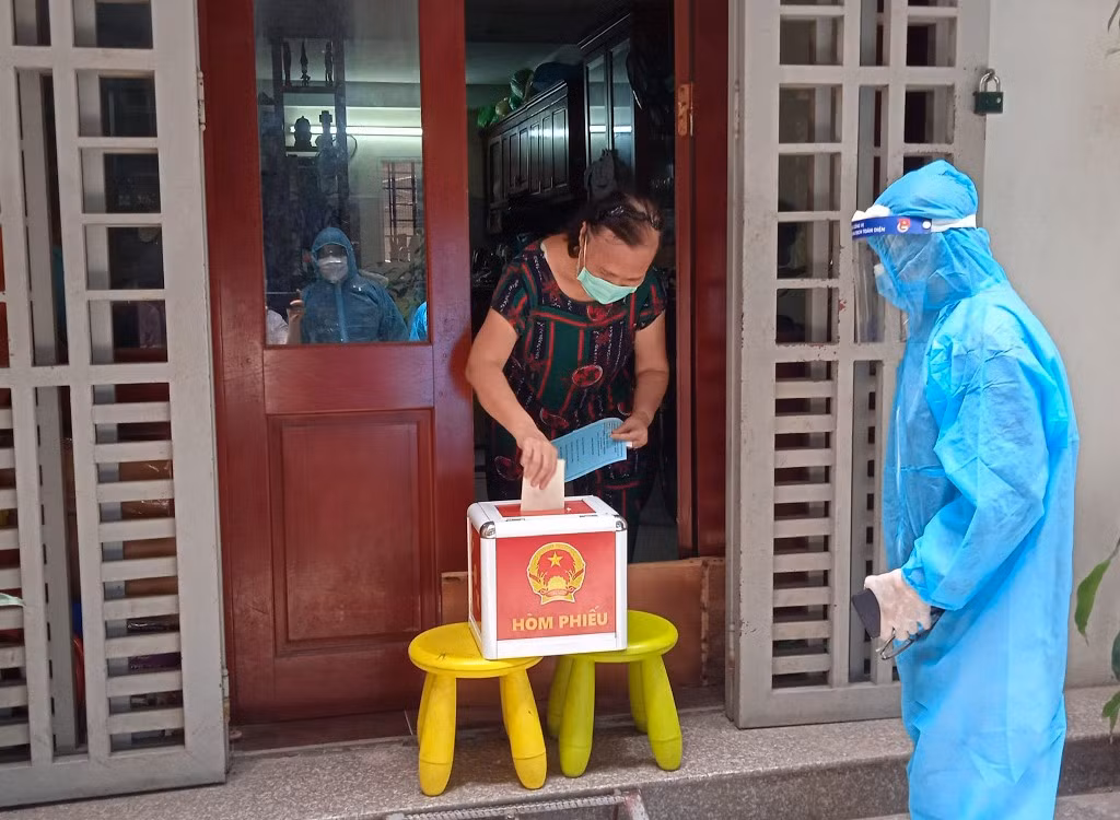 Hòm phiếu lưu động phục vụ cử tri ngày bầu cử -0