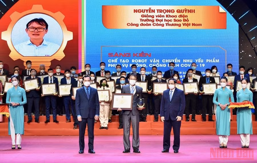 Thủ tướng dự Chương trình tôn vinh “75 nghìn sáng kiến, vượt khó, phát triển”, -4