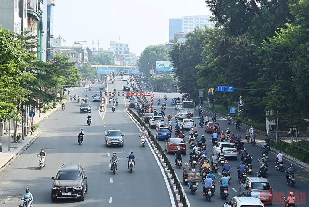 Hà Nội nhộn nhịp trở lại trong ngày đầu nới lỏng giãn cách -0