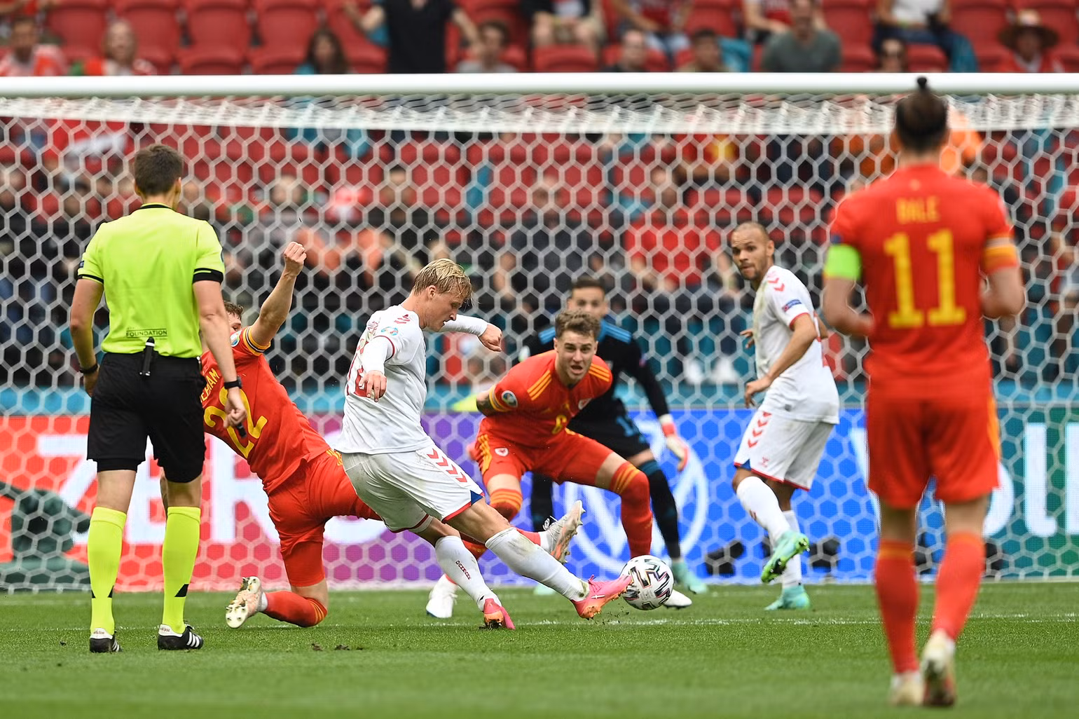 Những khoảnh khắc ấn tượng tại vòng 1/8 Euro 2020 -0