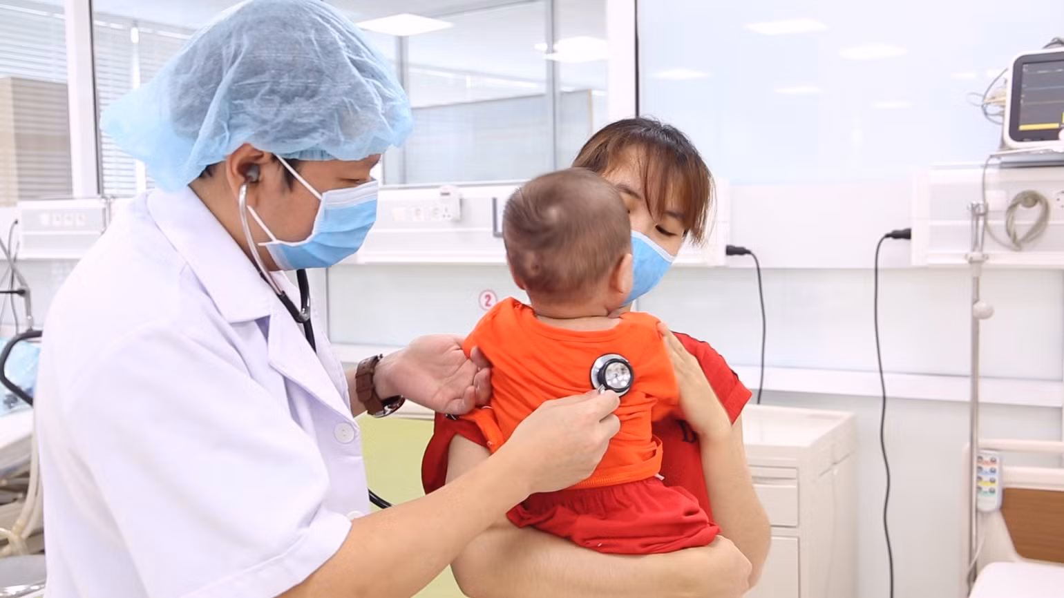 Kỳ tích cứu sống bé chín tháng tuổi đã ba lần ngừng tim -0