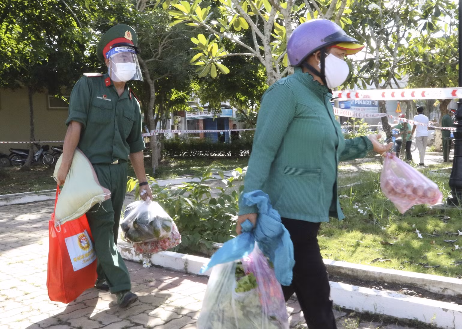 “Phiên chợ 0 đồng” đến với nhân dân biên giới -0