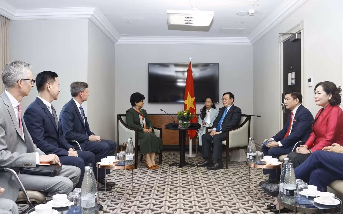 Chủ tịch Quốc hội Vương Đình Huệ tiếp lãnh đạo một số tập đoàn của Vương quốc Anh -0