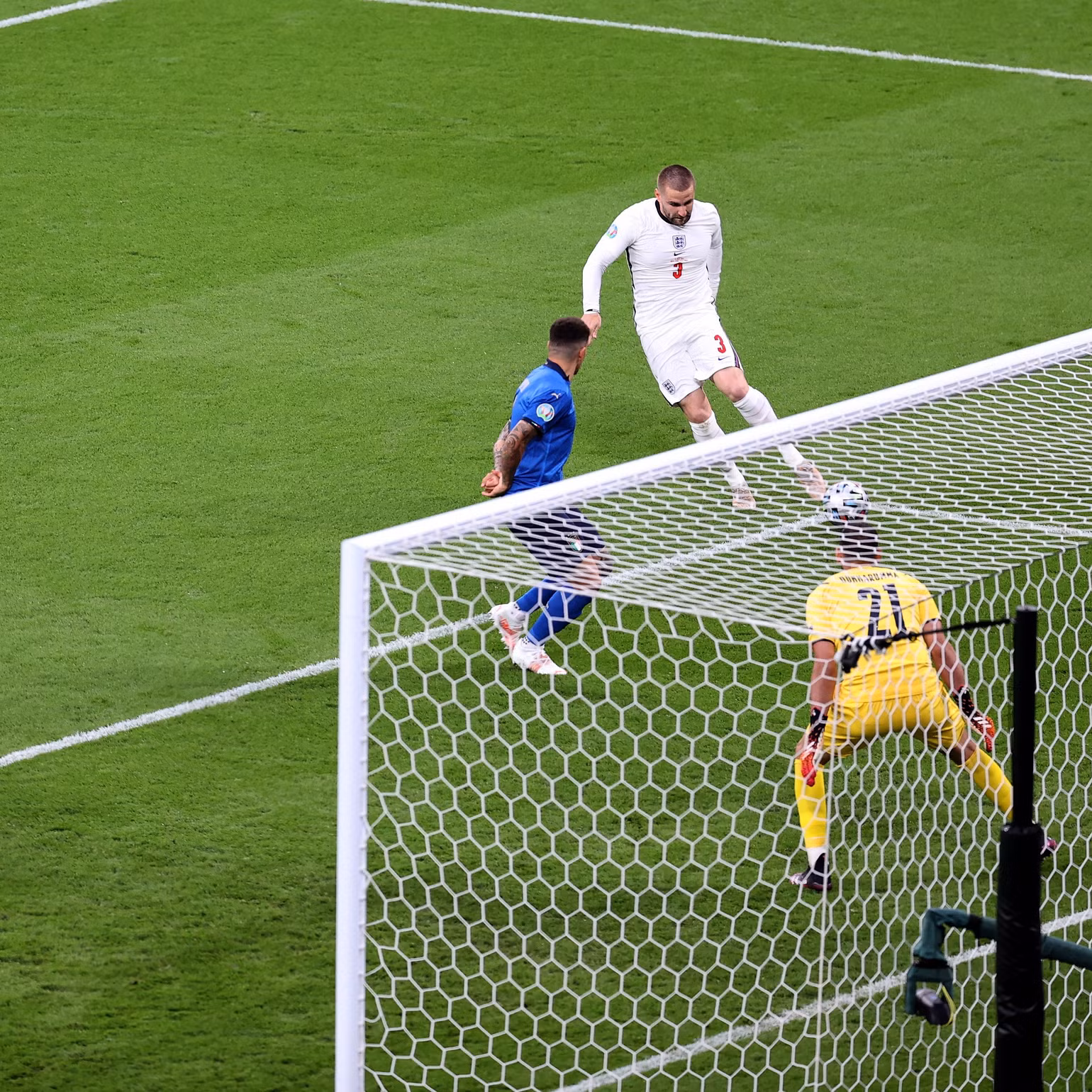 Thắng kịch tính trên chấm luân lưu, Italia vô địch EURO 2020 -0