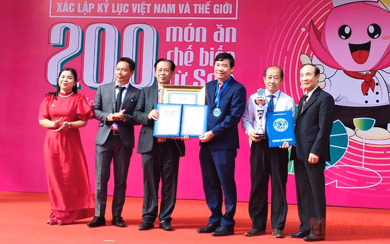 Đồng Tháp: Xác lập kỷ lục thế giới với 200 món ăn chế biến từ sen -0