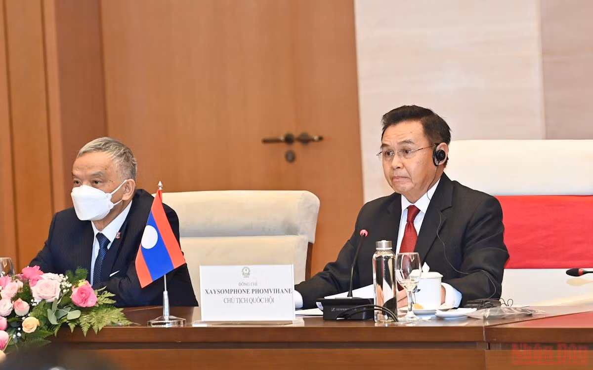 Chủ tịch Quốc hội Vương Đình Huệ đón, hội đàm với Chủ tịch Quốc hội Lào Saysomphone Phomvihane -0