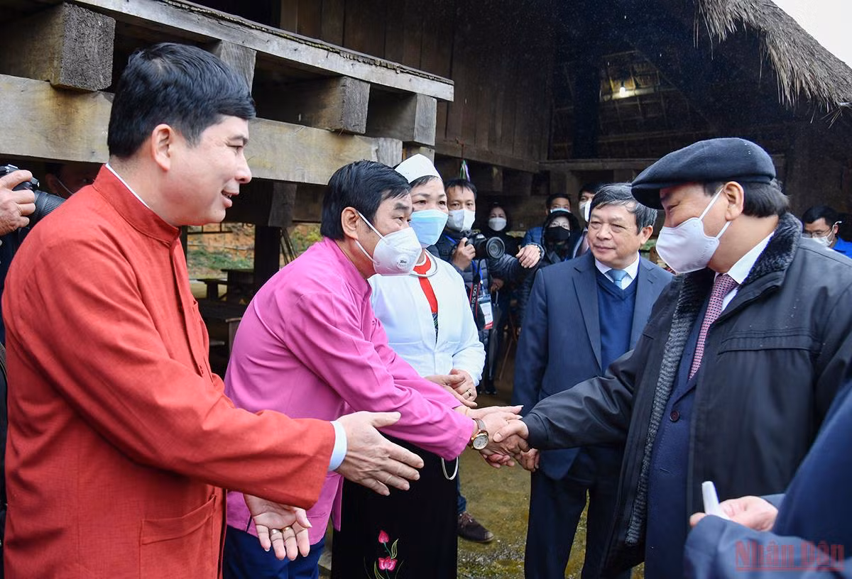 Chủ tịch nước Nguyễn Xuân Phúc dự Ngày hội “Sắc Xuân trên mọi miền Tổ quốc” năm 2022 -0