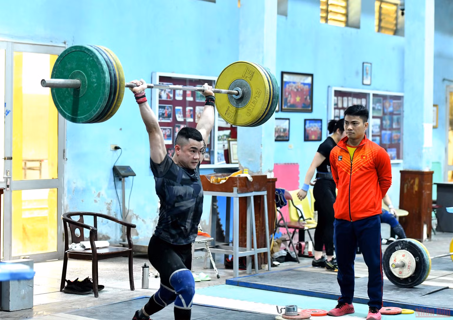 Đô cử Việt Nam tập luyện, quyết tâm giành vàng trên sân nhà -2