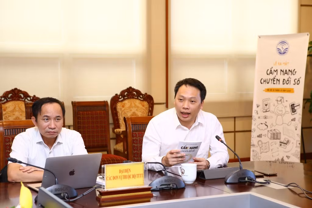 Ra mắt Cẩm nang chuyển đổi số -0