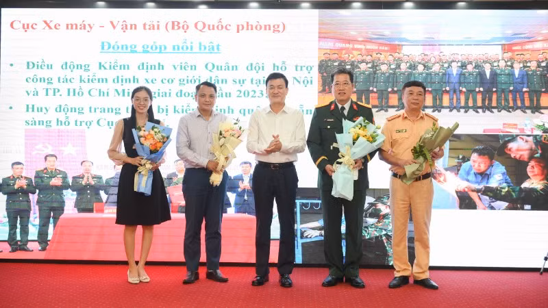 gap-mat-cuc-dang-kiem-1740-1639.jpg