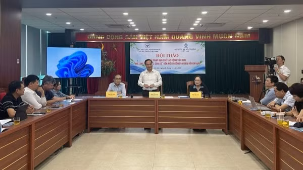 Hội thảo "Giải pháp hạn chế tác động tiêu cực khi tăng trưởng “2 con số” đến môi trường và biến đổi khí hậu". (Ảnh: BÍCH LIÊN)