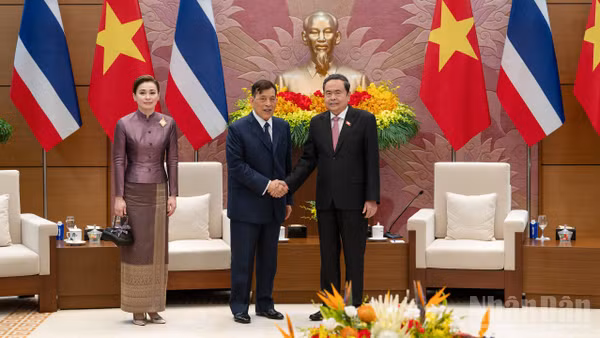 Chủ tịch Quốc hội Trần Thanh Mẫn và Nhà vua Vương quốc Thái Lan Maha Vajiralongkorn Phra Vajiraklaochaoyuhua cùng Hoàng hậu Suthida Bajrasudhabimalalakshana.