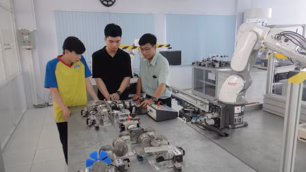 Đào tạo nguồn nhân lực tự động hóa tại Khu Công nghệ cao Thành phố Hồ Chí Minh. (Ảnh: CAO TÂN)