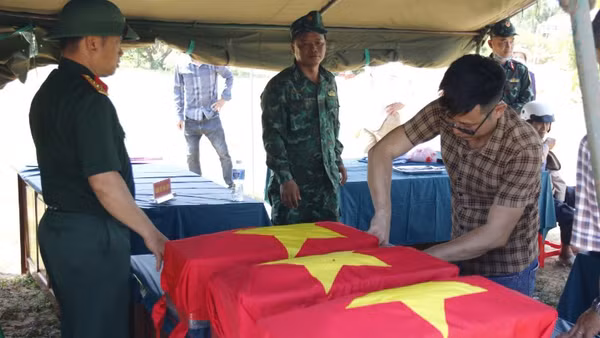 Cơ quan chức năng đưa 12 hài cốt liệt sĩ về Nghĩa trang Liệt sĩ Bình Thuận (xã Hồng Sơn) để quản lý và tổ chức an táng theo quy định.