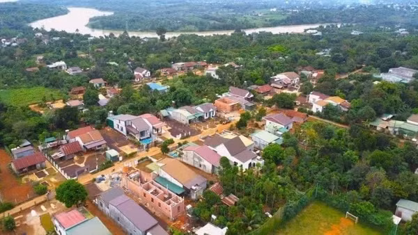 Nhờ được sự hỗ trợ, đầu tư của Đảng, Nhà nước thông qua các chưng trình, dự án nên nhiều vùng đồng bào dân tộc thiểu số tại Lâm Đồng đã được thay áo mới, với sự phát triển mạnh mẽ.