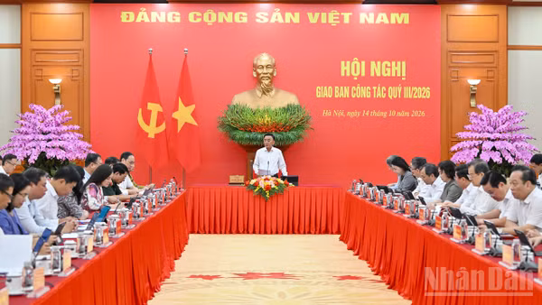 Thường trực Ban Bí thư Trần Cẩm Tú phát biểu tại Hội nghị giao ban công tác quý III/2026 với các Tỉnh ủy, Thành ủy, Đảng ủy, các ban Đảng, 4 Văn phòng và các đơn vị sự nghiệp trực thuộc Trung ương.