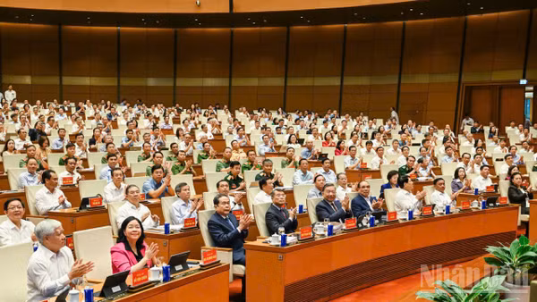 Các đại biểu tham dự Hội nghị toàn quốc nghiên cứu, học tập, quán triệt và triển khai thực hiện một số Nghị quyết, Chỉ thị của Bộ Chính trị. (Ảnh: DUY LINH)
