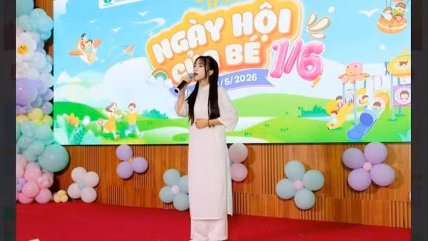 Thùy Dương hát tặng các bệnh nhi đang điều trị tại Bệnh viện Nhi Trung ương nhân Ngày quốc tế thiếu nhi 1/6.