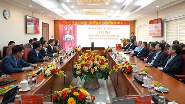 Lễ ra mắt Trung tâm điều hành giám sát, kiểm tra trên môi trường số. (Ảnh: MINH NGỌC)