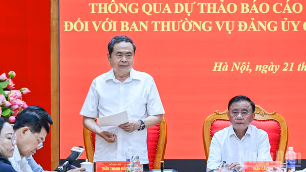 Chủ tịch Quốc hội Trần Thanh Mẫn, Trưởng Đoàn Kiểm tra, giám sát số 220, phát biểu mở đầu hội nghị. (Ảnh: DUY LINH)