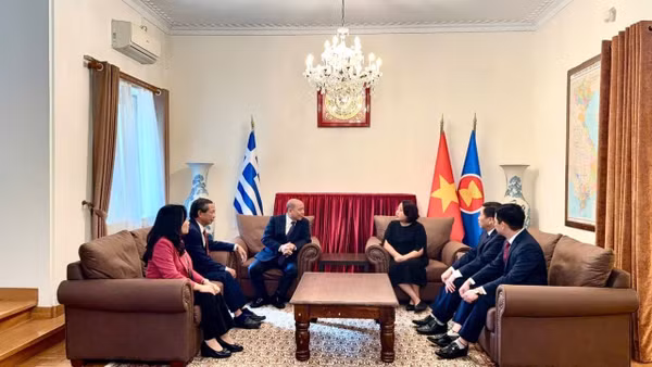 Đại sứ Việt Nam tại Hy Lạp Phạm Thị Thu Hương tiếp đoàn công tác của tỉnh Phú Thọ. (Ảnh: Đại sứ quán Việt Nam tại Hy Lạp)