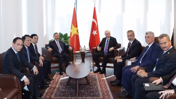 Tổng Bí thư, Chủ tịch nước Tô Lâm gặp Tổng thống Thổ Nhĩ Kỳ Recep Tayyip Erdogan. (Ảnh: TTXVN)