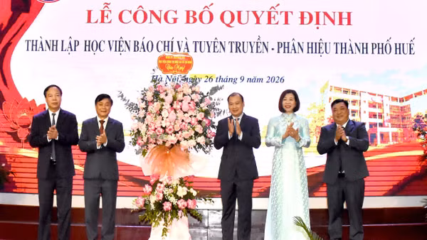 Lễ công bố Quyết định thành lập Phân hiệu Học viện Báo chí và Tuyên truyền tại thành phố Huế. (Ảnh: AJC)
