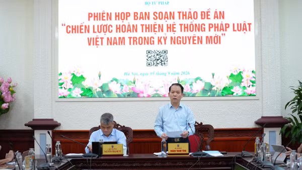 Bộ trưởng Tư pháp Hoàng Thanh Tùng phát biểu tại Phiên họp Ban soạn thảo Đề án “Chiến lược hoàn thiện hệ thống pháp luật Việt Nam trong kỷ nguyên mới”. (Ảnh: TL)