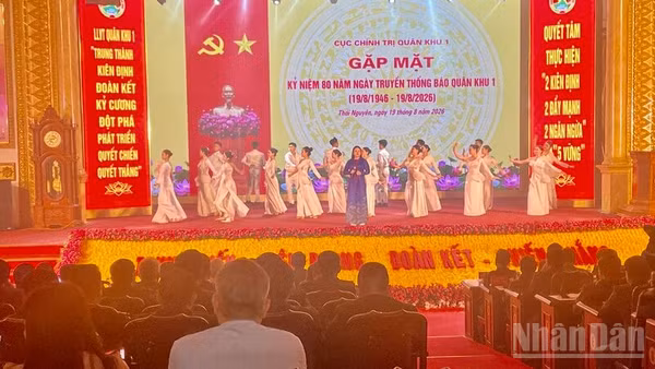 Buổi gặp mặt mang lại nhiều niềm vui, cảm hứng cho các đại biểu. (Ảnh: THẾ BÌNH)