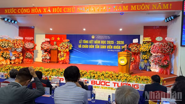 Trường đại học Phan Thiết có tỷ lệ sinh viên tốt nghiệp có việc làm đạt hơn 90%.