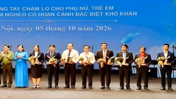 Chương trình "Kết nối yêu thương" đã thu hút được số tiền đóng góp gần 60 tỷ đồng, trong đó 30 tỷ đồng từ tập đoàn Sovico. (ẢNH: HDBANK)