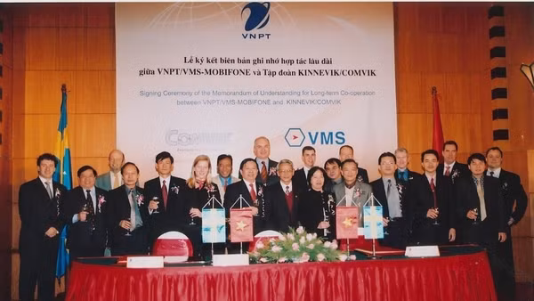 Lễ ký biên bản ghi nhớ hợp tác lâu dài giữa VNPT/VMS-MOBIFONE và Tập đoàn COMVIK.