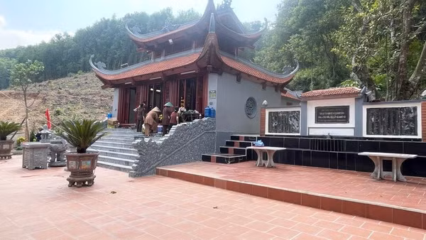 Đền Đót được trùng tu, tôn tạo. (Ảnh: THẾ BÌNH)