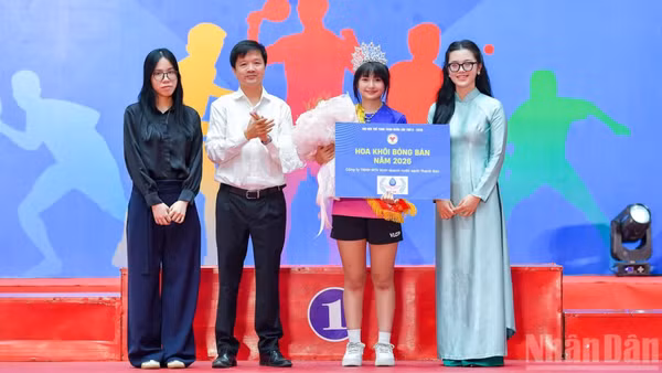 Đỗ Lê Vân Chi, 16 tuổi, thuộc Đoàn bóng bàn Lâm Đồng, được bình chọn là Hoa khôi Giải vô địch bóng bàn quốc gia Báo Nhân Dân lần thứ 44 năm 2026. (Ảnh: THẾ ĐẠI)