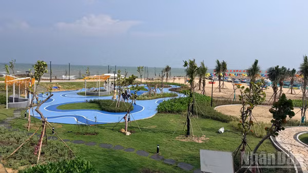 Công viên Bãi Đá Ông Địa trở thành điểm du lịch mới cho người dân. (Ảnh: Thanh Hải)