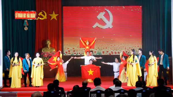 Các tiết mục biểu diễn văn nghệ. (ẢNH: CTV)