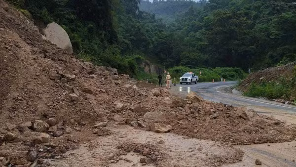 Hiện trường vụ sạt lở. (Ảnh: Công an cung cấp)