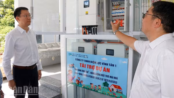 Hệ thống điện mặt trời có công suất 17kW. (Ảnh: QUÝ NGỌC)