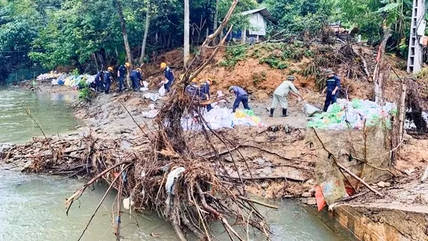Bùn thải tràn ra môi trường sau sự cố sạt lở đập chắn bãi thải quặng đuôi số 1 đã được thu gom, nạo vét, bảo quản.