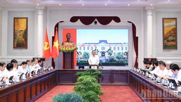 Tổng Bí thư, Chủ tịch nước Tô Lâm chủ trì làm việc về tình hình thực hiện chính sách an sinh xã hội. (Ảnh: ĐĂNG KHOA)
