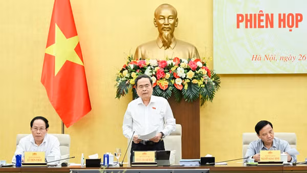 Chủ tịch Quốc hội Trần Thanh Mẫn, Trưởng Ban Chỉ đạo Tổng rà soát hệ thống văn bản quy phạm pháp luật, phát biểu kết luận phiên họp. (Ảnh: DUY LINH)