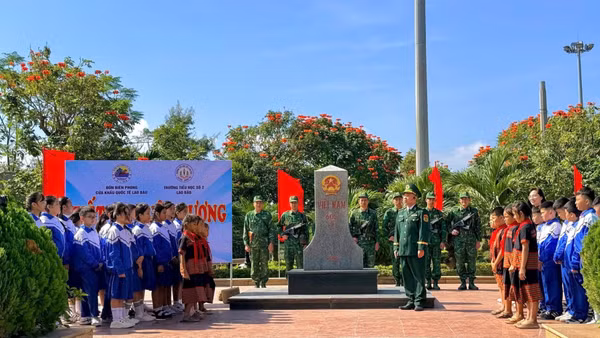 Chương trình “Tiết học biên cương” của Đồn Biên phòng cửa khẩu quốc tế Lao Bảo, tỉnh Quảng Trị. (Ảnh: THÀNH PHÚ)