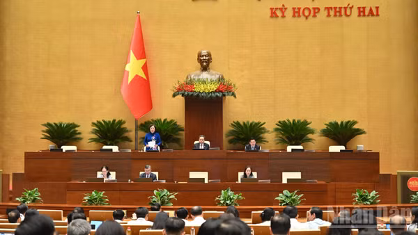 Quốc hội họp phiên toàn thể tại hội trường. (Ảnh: DUY LINH)