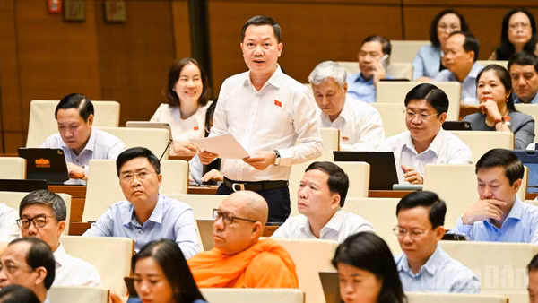 Đại biểu Trịnh Xuân An (Đoàn thành phố Đồng Nai) phát biểu tại hội trường. (Ảnh: DUY LINH)