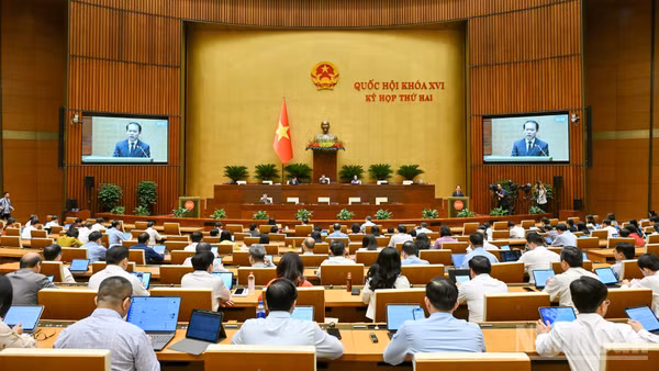 Quốc hội làm việc tại hội trường. (Ảnh: THỦY NGUYÊN)