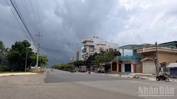 Liên Hương chú trọng đầu tư hạ tầng để thu hút doanh nghiệp. (Ảnh: THANH HẢI)