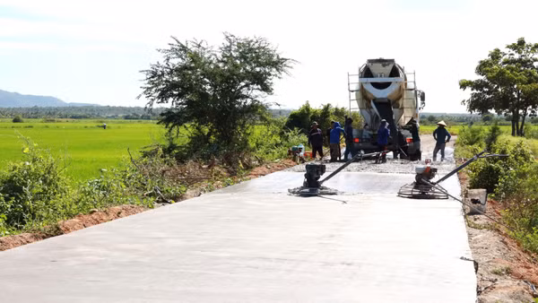 Đường nội đồng Chà Vầu liên thôn Phan Hiệp đến thôn Phan Hòa. (Ảnh: BÌNH MINH)