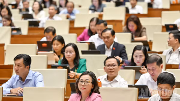 Quốc hội thảo luận ở hội trường. (Ảnh: THỦY NGUYÊN)