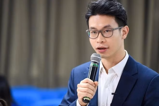 Tiến sĩ, bác sĩ Nguyễn Viết Hải phát biểu tại Hội nghị lấy ý kiến góp ý vào dự thảo văn kiện Đại hội lần thứ XIV của Đảng.